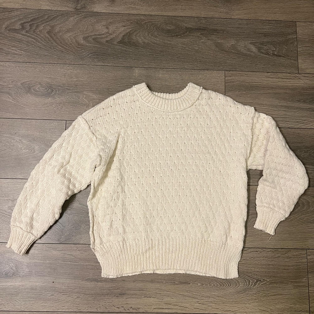 Cozy cream sweater with side slits